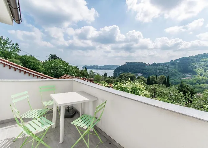 Beautiful Apartment In Piran With House Sea View