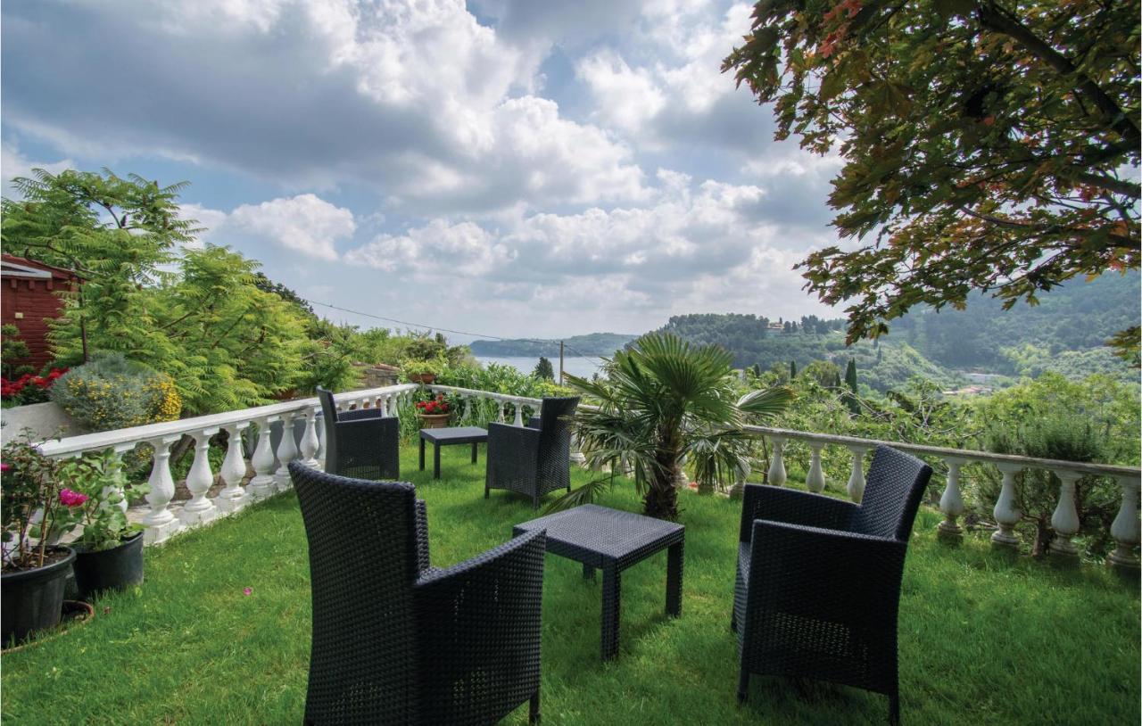 Beautiful In With House Sea View Apartma